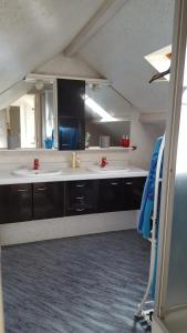 CHAMBRE DANS VILLA