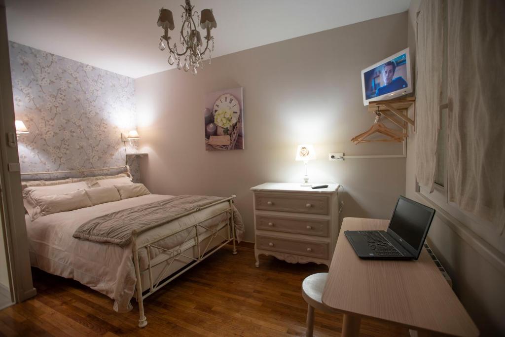 Chambre de Charme dans maison d'hote - Rochecorbon 74 Rue des Clouet, 37210 Rochecorbon