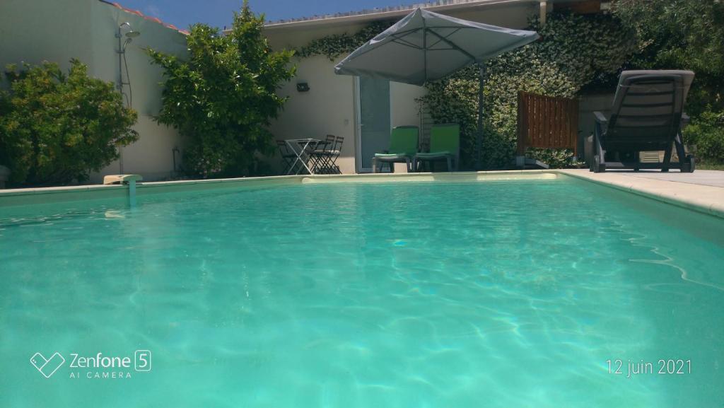 B&B / Chambre d'hôtes Chambre direct piscine 25 Rue du Général Margueritte 33400 Talence