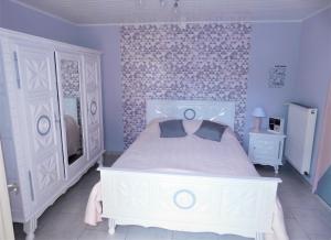 B&B / Chambre d'hôtes Chambre du Hamel 1 rue du hamel 62560 Avroult Nord-Pas-de-Calais