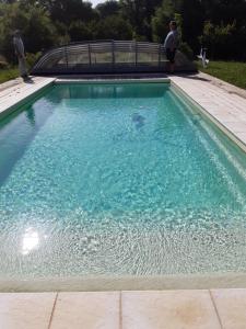 Chambre familiale avec piscine chauffée et jacuzzi