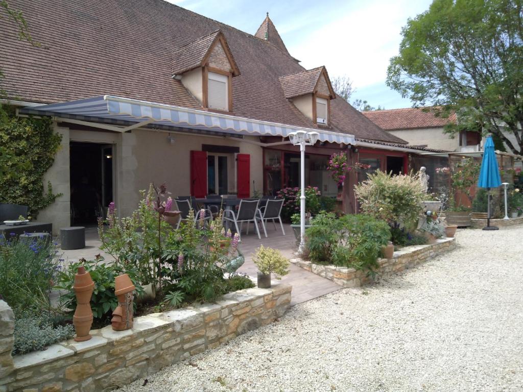 B&B / Chambre d'hôtes Chambre hotes les oiseaux 100 Rue de la Chaudière 46310 Uzech
