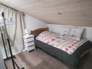 B&B / Chambre d'hôtes chambre les ormes villa les ormes le bas villard 04400 Enchastrayes Provence-Alpes-Côte d\'Azur