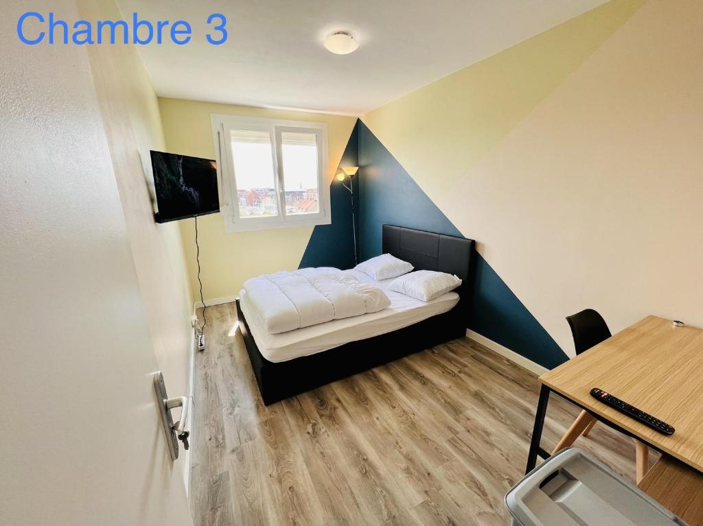 B&B / Chambre d'hôtes Chambre meublée dans un appartement en colocation 12 Rue Jean Froissart 59200 Tourcoing