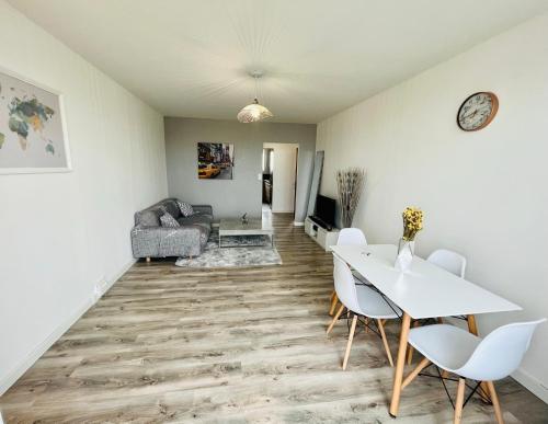 Chambre meublée dans un appartement en colocation