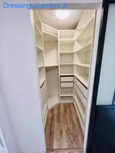 Chambre meublée dans un appartement en colocation
