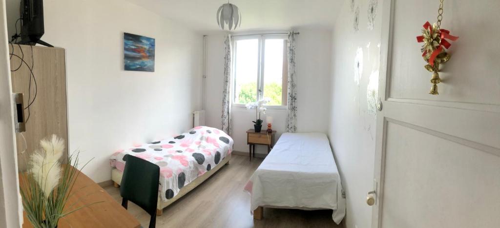 B&B / Chambre d'hôtes Chambre privé fermé à clé proche d’aéroport d’Orly 8 Avenue Gambetta 94600 Choisy-le-Roi