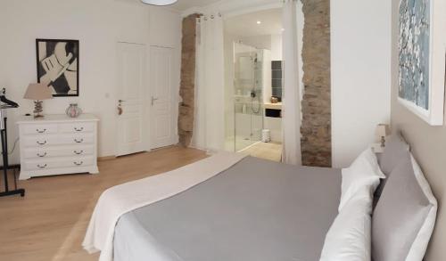 Chambre privée indépendante dans une maison