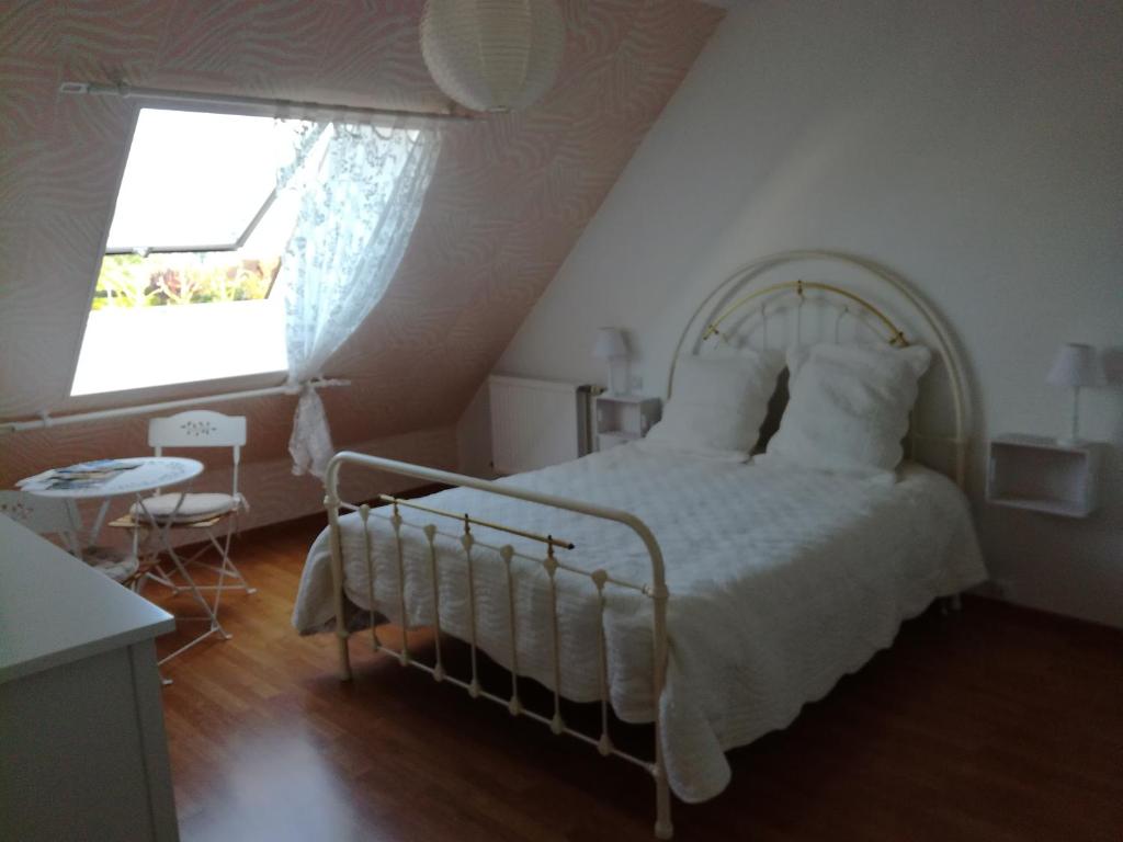 B&B / Chambre d'hôtes Chambre Rose Blanche 10 Rue Auguste Renoir 72800 Le Lude