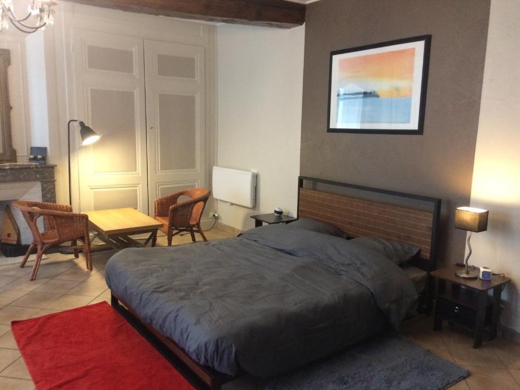 B&B / Chambre d'hôtes Chambre spacieuse au calme proche de Lyon 5 Rue Saint-Maurice 69580 Sathonay-Village