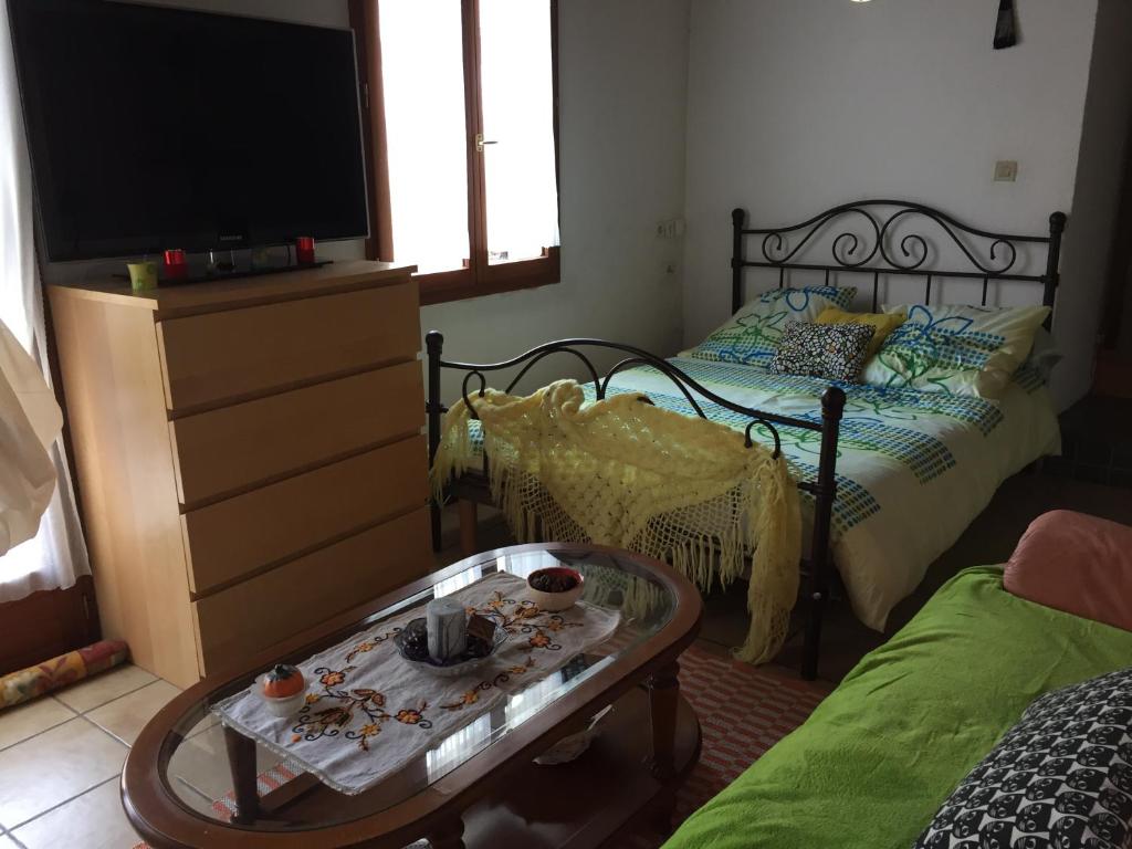 B&B / Chambre d'hôtes Chambre spacieuse dans joli village alsacien 2 rue de La Montagne 67730 Châtenois