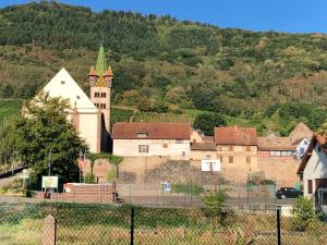 B&B / Chambre d'hôtes Chambre spacieuse dans joli village alsacien 2 rue de La Montagne 67730 Châtenois Alsace