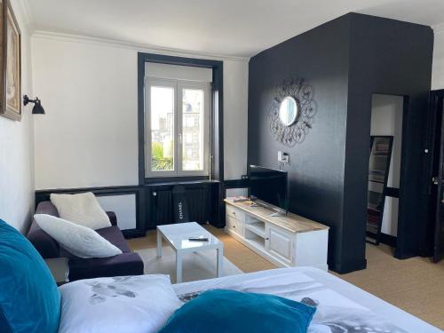 CHAMBRE SPACIEUSE DANS MAISON RENOVEE