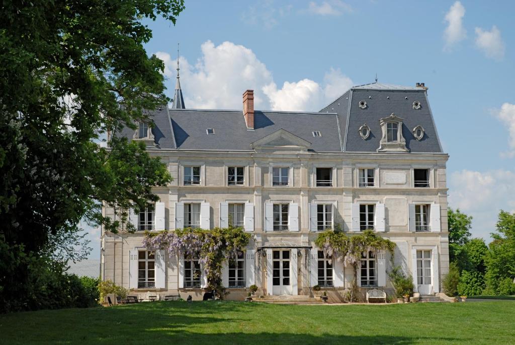 B&B / Chambre d'hôtes Chambres d'Hotes Château de la Puisaye Château de la Puisaye 27130 Verneuil d’Avre et d’Iton