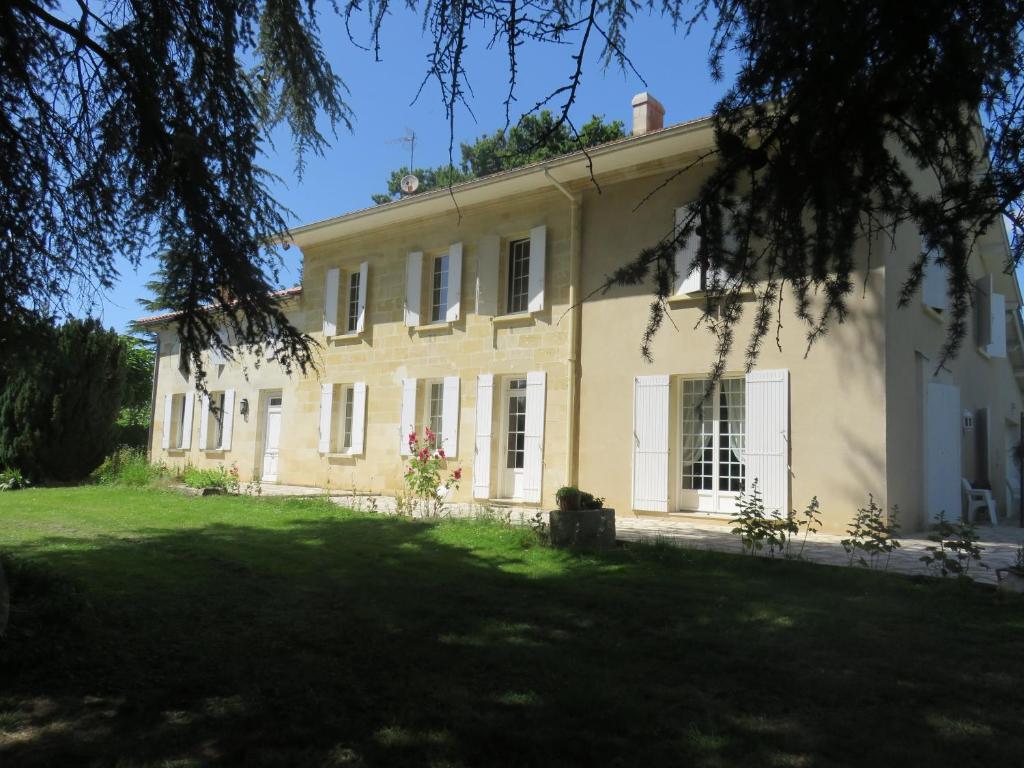 B&B / Chambre d'hôtes Chambres d'hôtes de charme au REFUGE DU PEINTRE prés de St Emilion 3 chemin de Courbestey 33350 Sainte-Terre