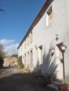 B&B / Chambre d'hôtes Chambres d'hôtes de La Templerie-Moulin 95-97 La templerie-Moulin 85130 Bazoges-en-Paillers Pays de la Loire