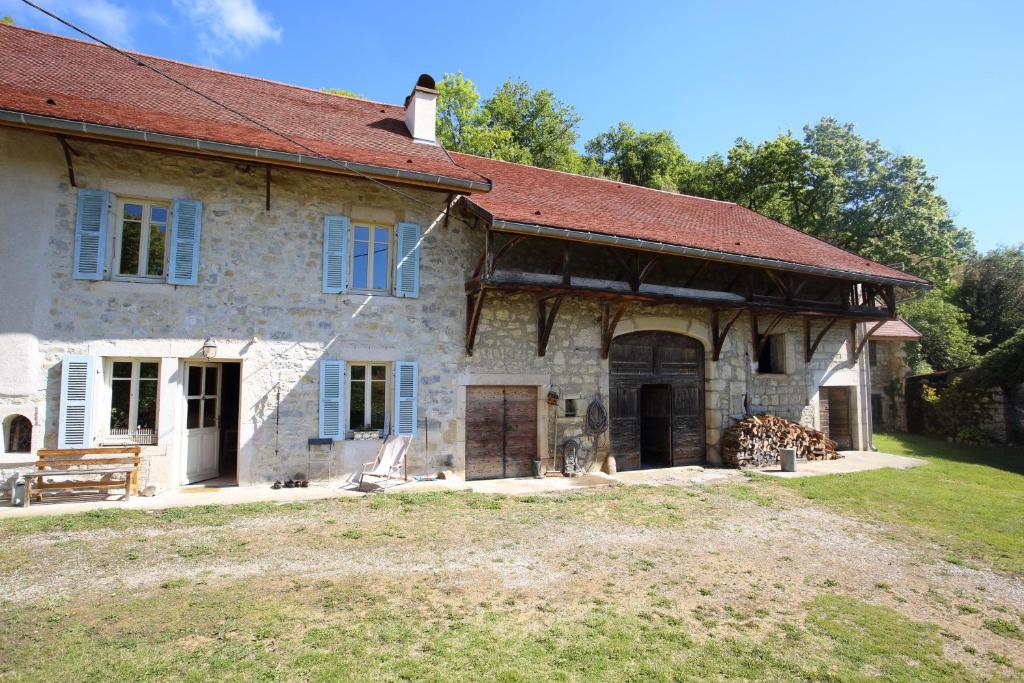 B&B / Chambre d'hôtes Chambres d'hôtes des Deux Lacs 60 rue du chatelard, Morgnieu 01350 Ceyzérieu