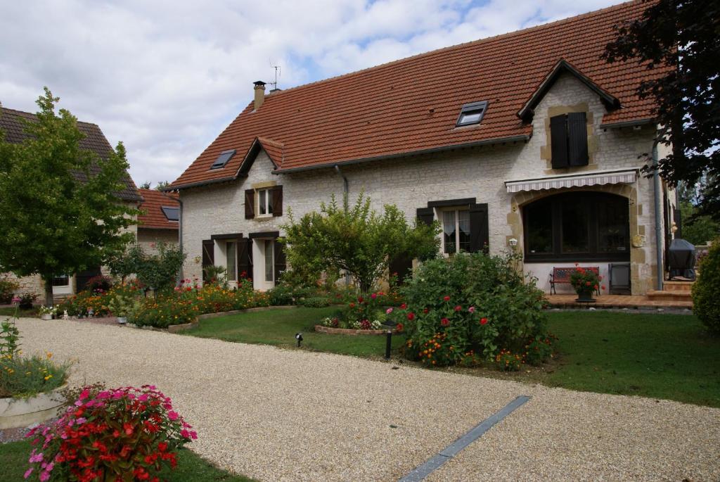 B&B / Chambre d'hôtes Chambres d'Hôtes Domaine d'Augy 7 route du Vieux Moulin 18800 Farges-en-Septaine