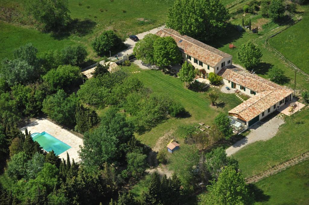 B&B / Chambre d'hôtes Chambres d'Hotes Domaine des Machottes Chemin des Férigoules 13450 Grans