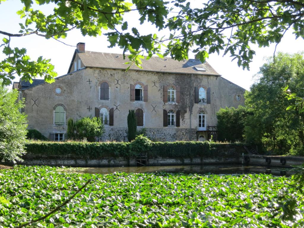 B&B / Chambre d'hôtes Chambres d'hôtes du Moulin de la Chaussee Le moulin de la Chaussee 72350 Saint-Denis-dʼOrques