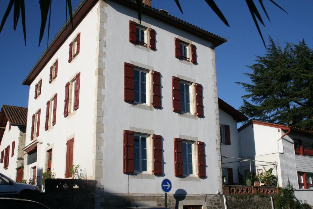 B&B / Chambre d'hôtes Chambres d'Hôtes Ene Gutizia 2 place du château de antza 64480 Ustaritz