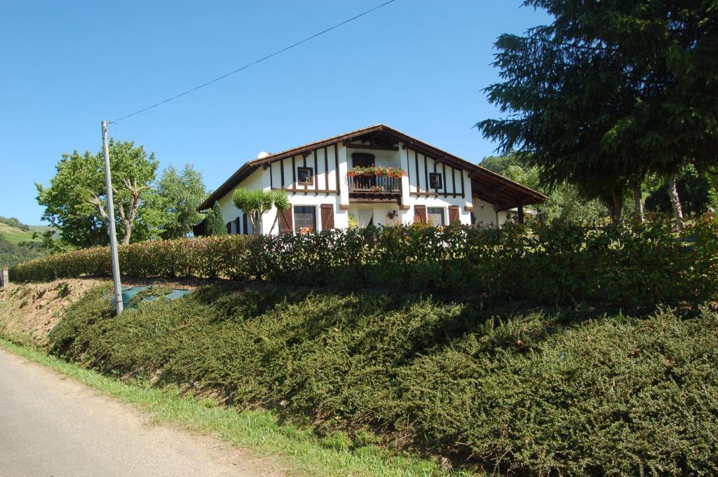 B&B / Chambre d'hôtes Chambres d'hôtes Esponde Marie-Jeanne Quartier Zabaltze, Rue Basaburia 64220 Saint-Jean-le-Vieux