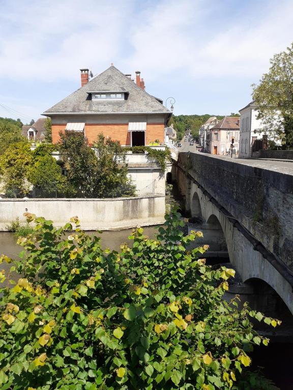 Chambres d'hôtes GOBILLON 29 Rue Collin d'Harleville, 28130 Maintenon