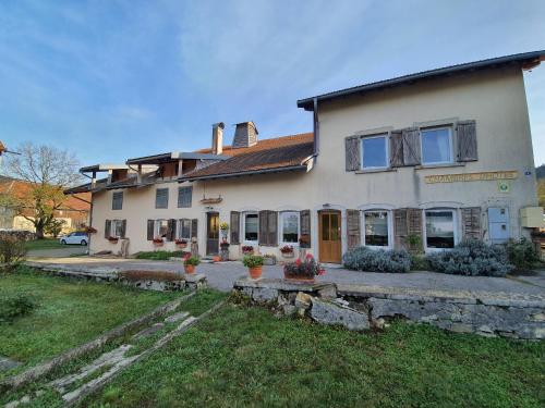 B&B / Chambre d'hôtes Chambres d'hôtes La Carrée 4 Les Frenelots 25500 Les Fins Franche-Comté