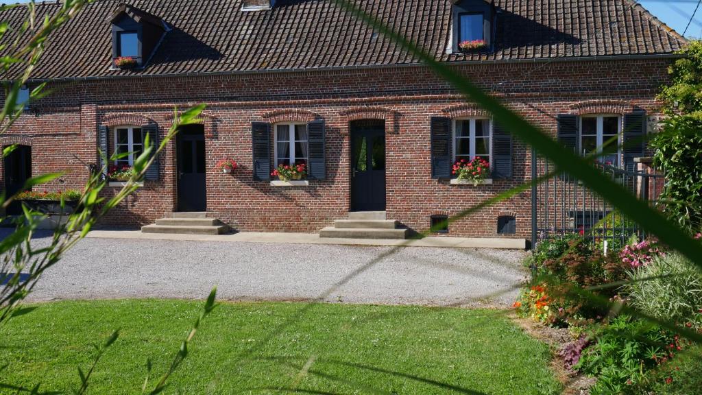 B&B / Chambre d'hôtes Chambres d'hôtes La Ferme du Scardon 121 rue du Scardon 80132 Neufmoulin