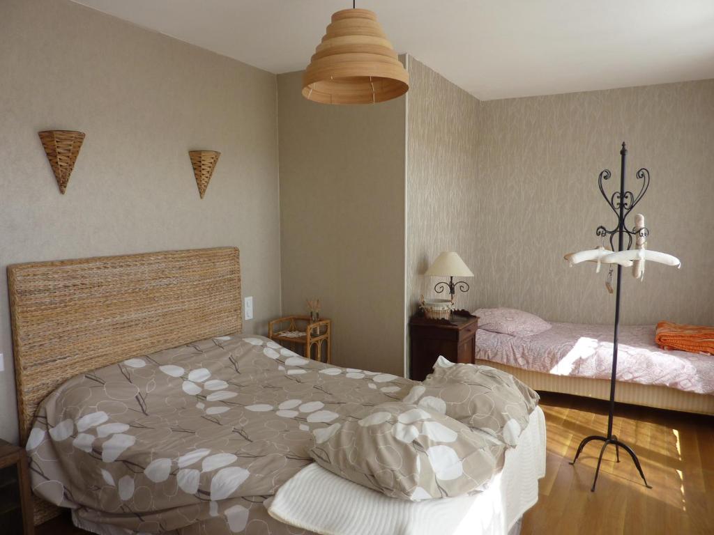 B&B / Chambre d'hôtes Chambres d'hôtes : La Isla Bonita 10, Place Bouchard 37220 L\'Ile-Bouchard