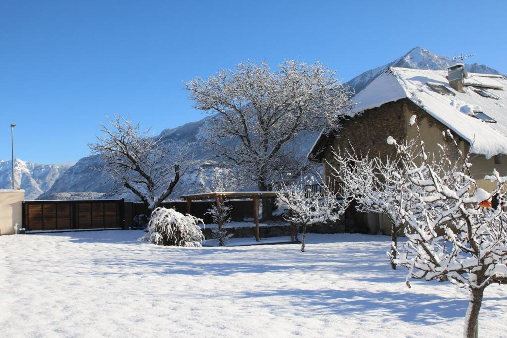 B&B / Chambre d'hôtes Chambres d'hôtes Les Peschiers Les Peschiers avenue de la gare 05380 Châteauroux-les-Alpes