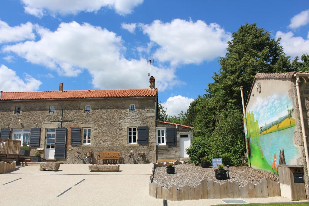 B&B / Chambre d'hôtes Chambres d'hôtes Logis Charrier Le Petit Bignon Le Petit Bignon 85590 Les Épesses