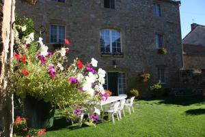 B&B / Chambre d'hôtes Chambres D’hôtes Lou Jassou La place La place 12230 Lapanouse-de-Cernon Midi-Pyrénées