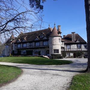 B&B / Chambre d'hôtes Chambres d'Hôtes Manoir de Beaumarchais Rue de Beaumarchais 77610 Les Chapelles-Bourbon Île-de-France