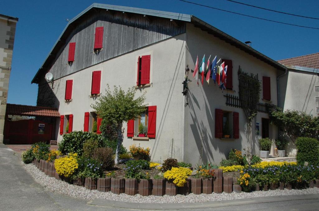 B&B / Chambre d'hôtes Chambres D'Hôtes Vosges Chez Sylvia Et Luiggi 3, Le Village 88600 Pierrepont