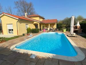 Chambres dans villa avec piscine