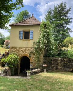 B&B / Chambre d'hôtes CHAMBRES DES EAUX 29 \ 462 Quartières 69490 Sarcey Rhône-Alpes