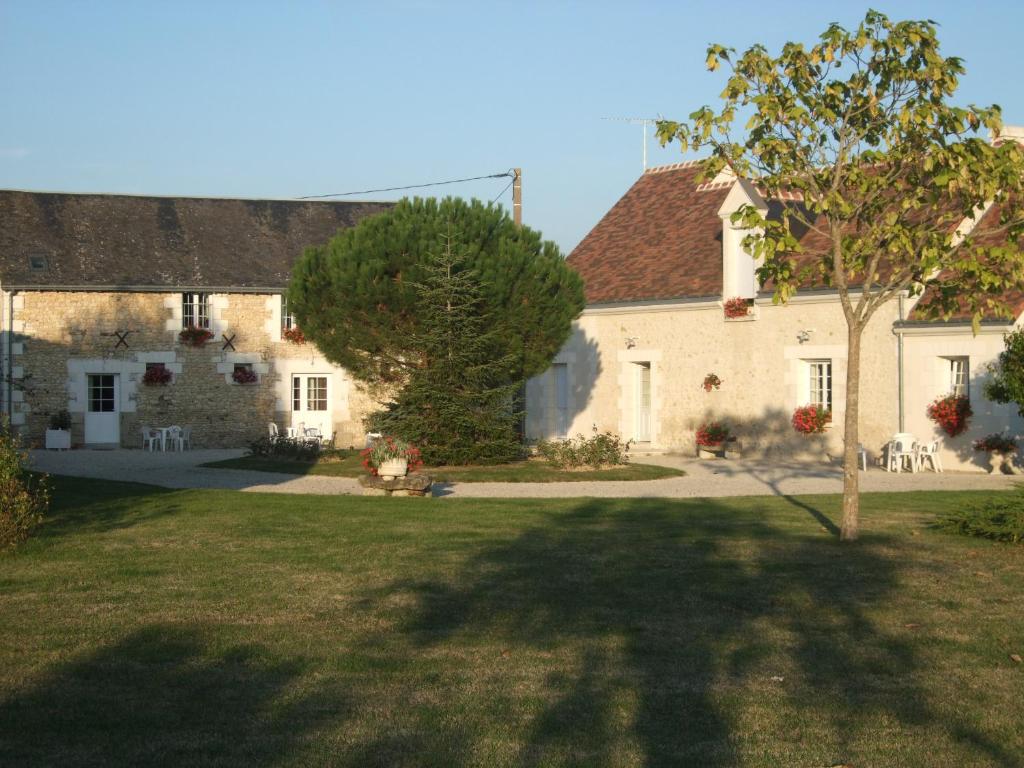 chambres des rosiers les moreaux, 37600 Sennevières