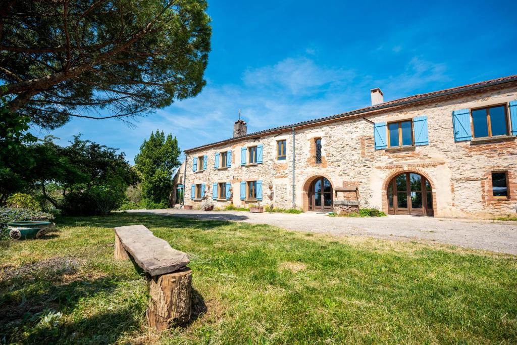 B&B / Chambre d'hôtes Chambres et table d'hôtes - Les Jardins de la Longagne Route de la Longagne 81350 Saussenac