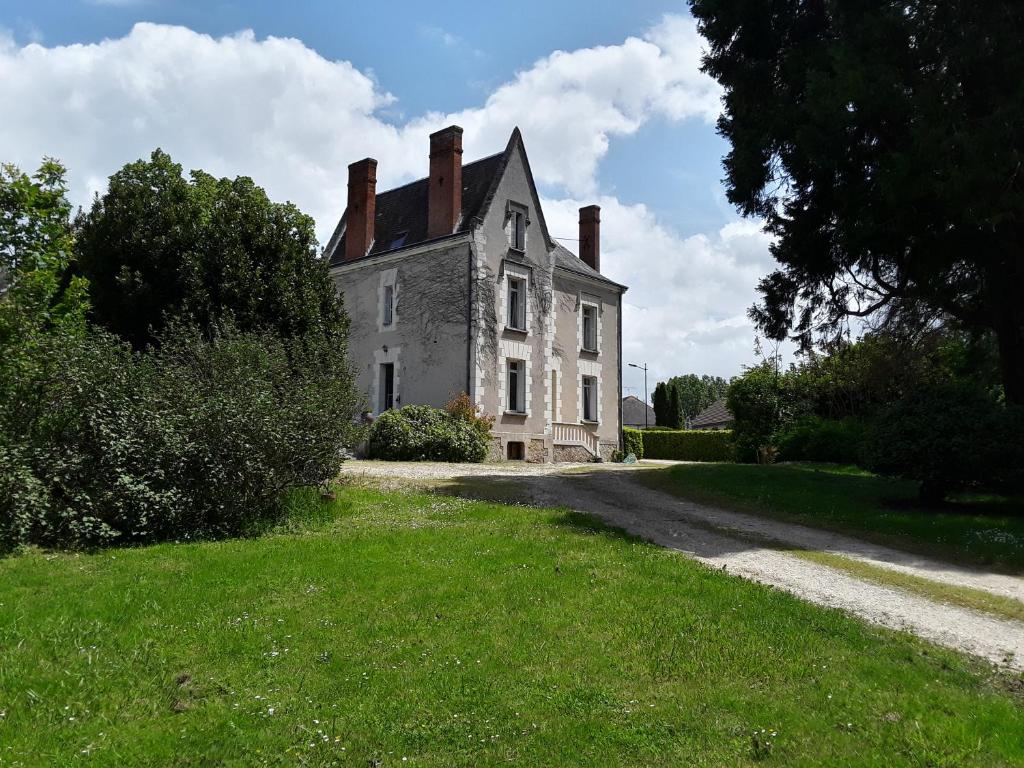 B&B / Chambre d'hôtes CHANTOISEAU 28 Avenue Léon Bion 37240 Ligueil