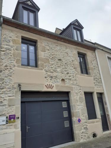 CHARMES EN VILLE Le Charme Authentique