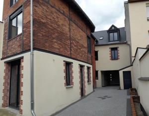 CHARMES EN VILLE Le Charme Authentique