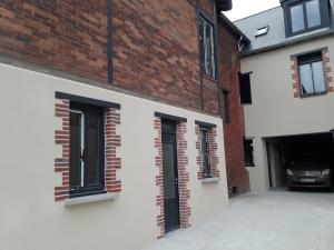 CHARMES EN VILLE Le Charme Authentique
