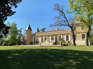 B&B / Chambre d'hôtes Château Bois-Martin 99 Avenue de Mont de Marsan 33850 Léognan Aquitaine