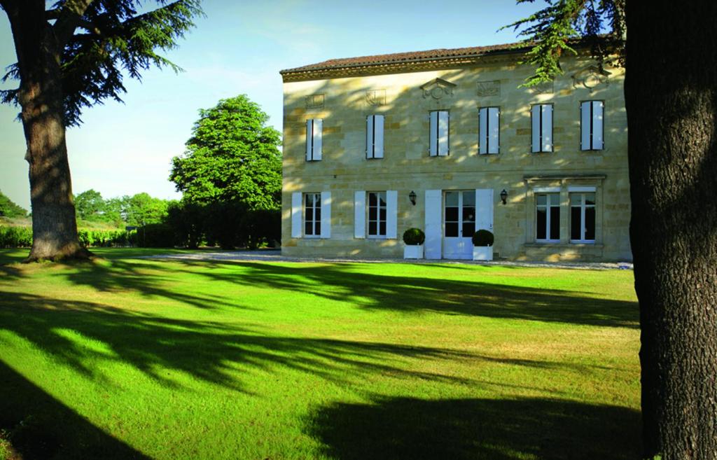 B&B / Chambre d'hôtes Château Bonalgue - Pomerol 24 Rue de Bonalgue 33500 Libourne