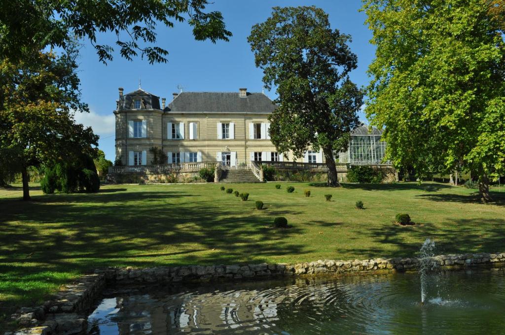 B&B / Chambre d'hôtes Chateau Carbonneau Chateau Carbonneau 33890 Pessac-sur-Dordogne