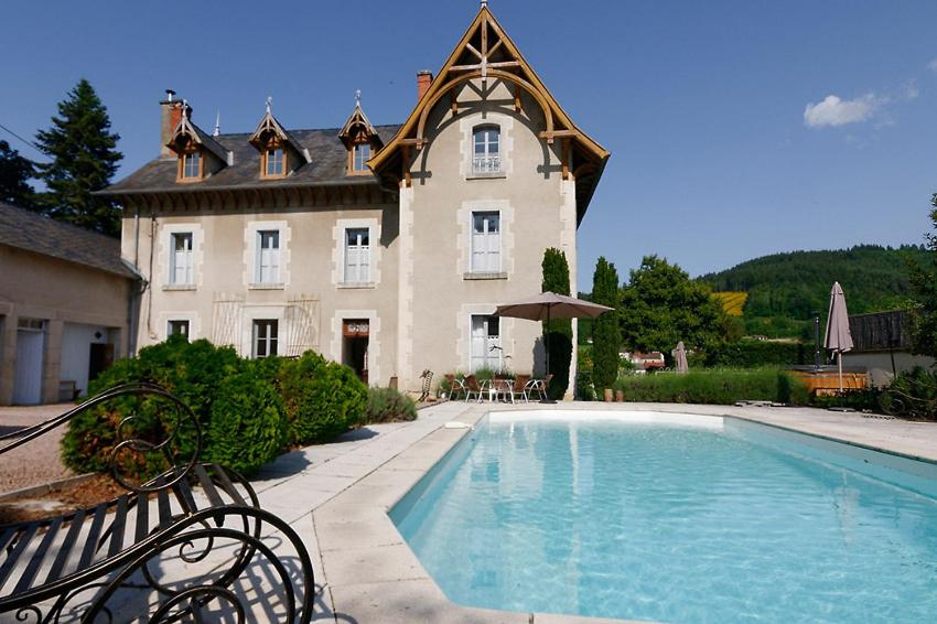 Château d'Arfeuilles Chambres et tables d'hôtes 3 Route de Châtel Montagne, 03120 Arfeuilles