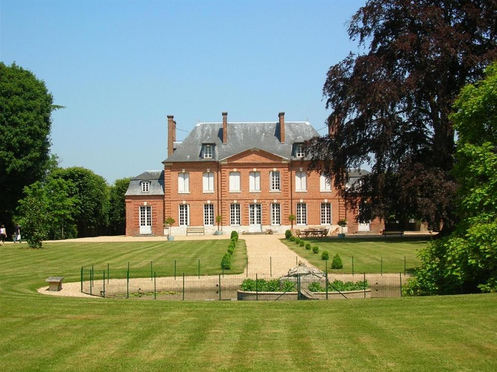 B&B / Chambre d'hôtes Chateau d' Emalleville 17 rue de l' église 27930 Émalleville