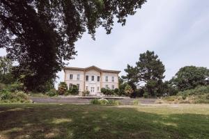 B&B / Chambre d'hôtes Chateau de Bézyl Domaine les Bois de Bézyl 35550 Sixt-sur-Aff Bretagne