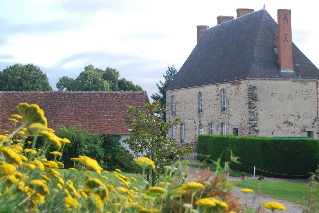 B&B / Chambre d'hôtes Château de Briailles - Chambre d'hôtes Chemin du Château 03500 Saint-Pourçain-sur-Sioule